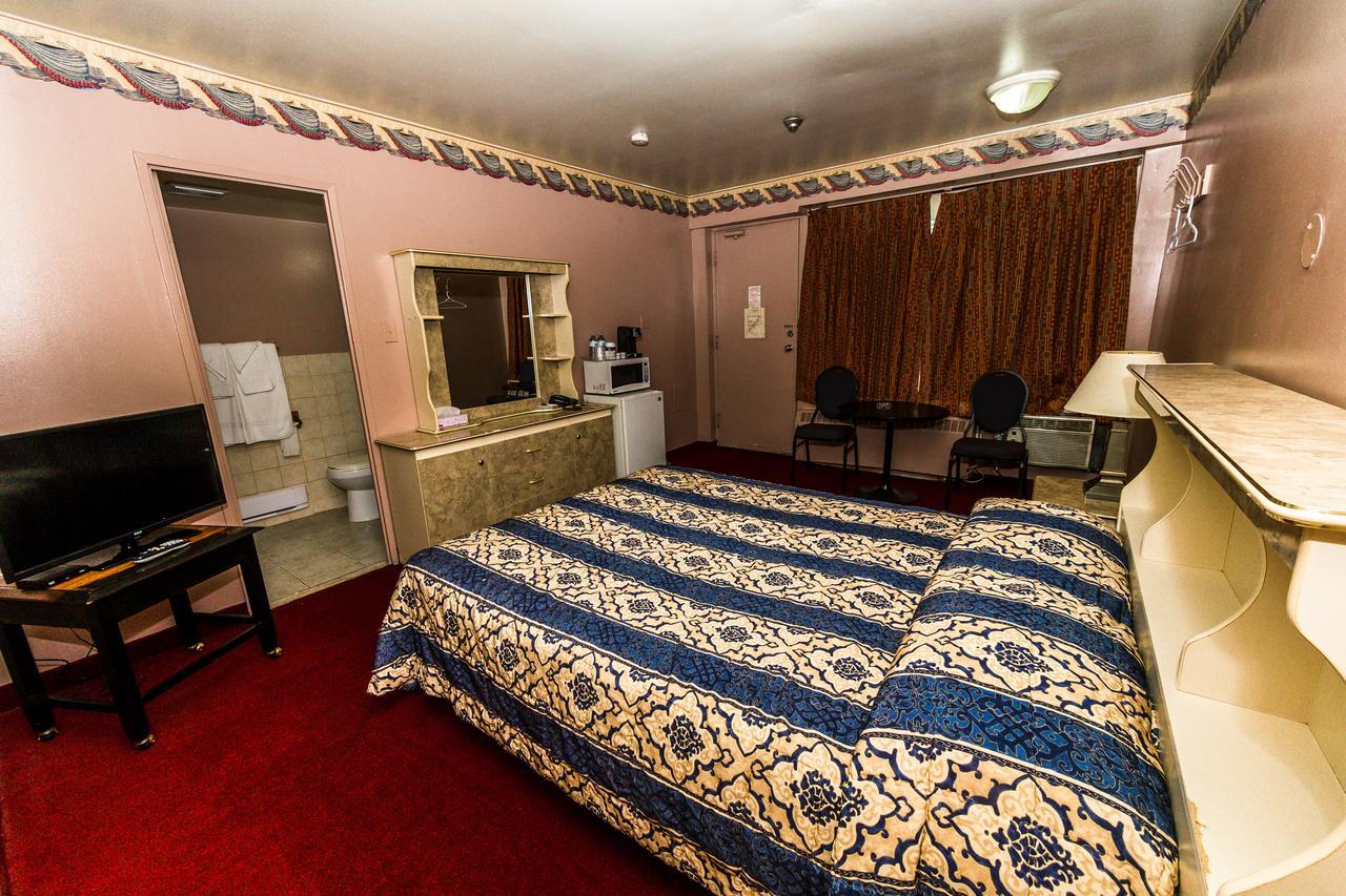 New Plaza Motel โตรอนโต ภายนอก รูปภาพ
