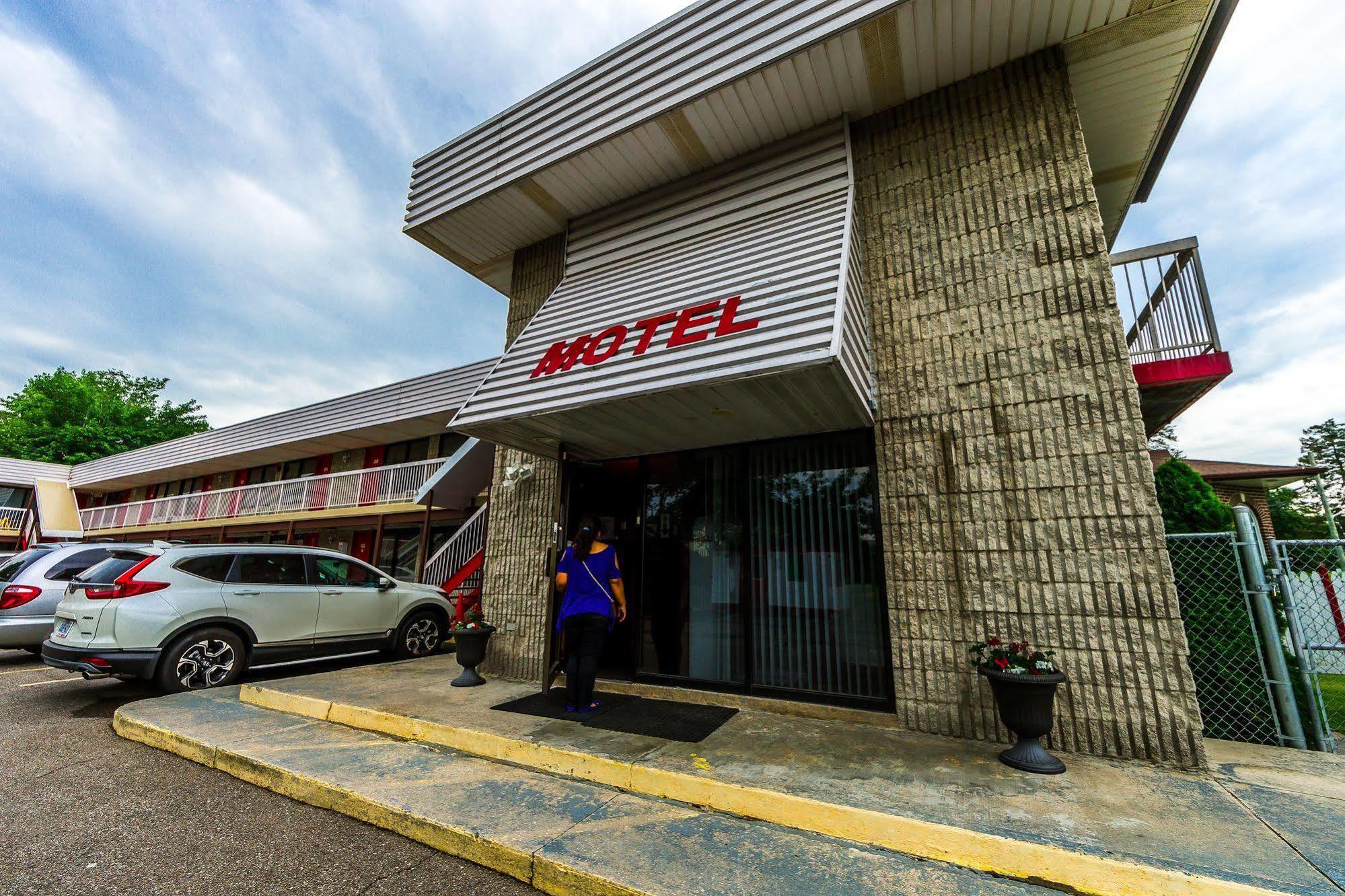 New Plaza Motel โตรอนโต ภายนอก รูปภาพ
